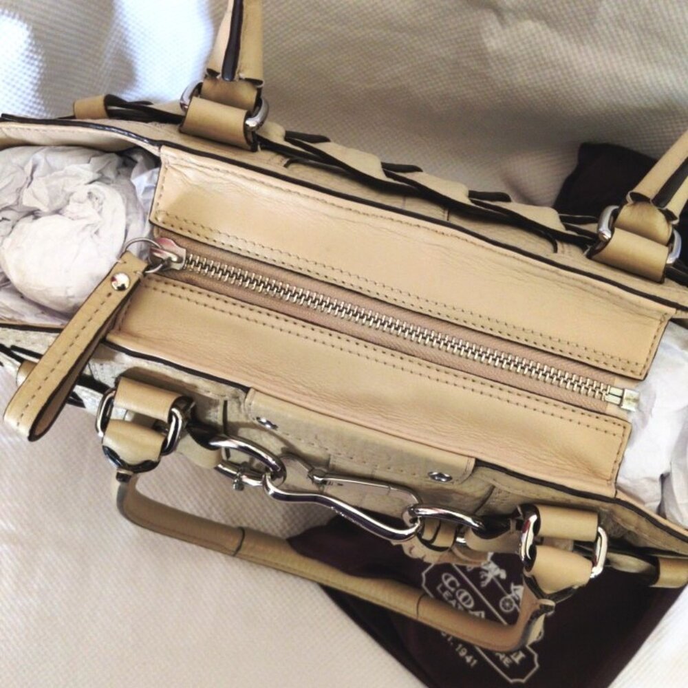 Coach Hamptons Pebbled Leather Medium Carryall Satchel in Sand/Silver, EUC - Picture 4 of 15